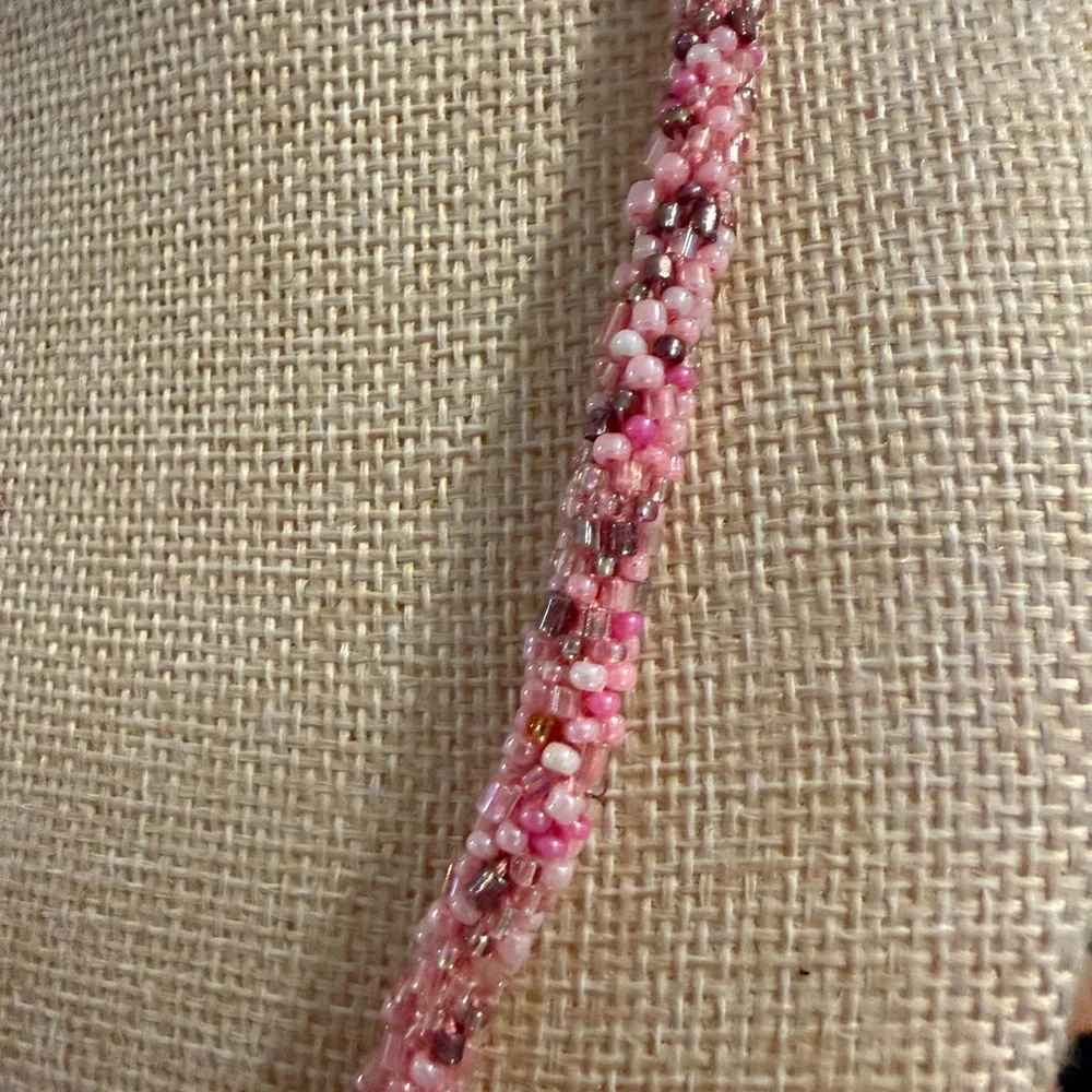 Elegant‎ Pink Beaded Necklace - Picture 2 of 7